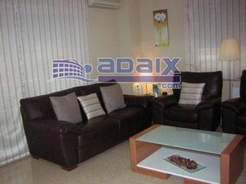 ZONA: LLOREDA (69.050.000 Pts). Terrazo pulido Ventanas blancas de aluminio