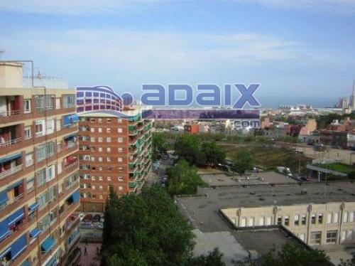 Piso de Venta en Badalona Zona de LLOREDA (37.496.749 Pts).