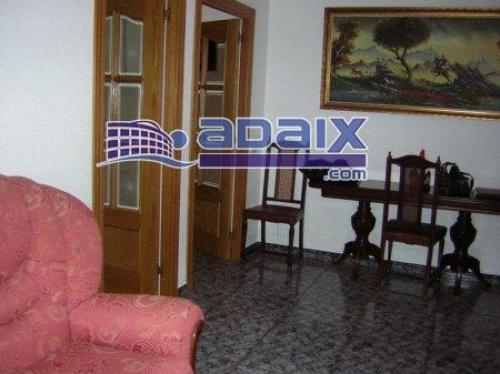 ZONA: LLOREDA (41.000.000 Pts). Suelo de gres Ventanas blancas de