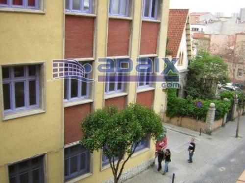 ZONA: CENTRO ( 60.496.000 Pts ). Suelo de gres Puertas