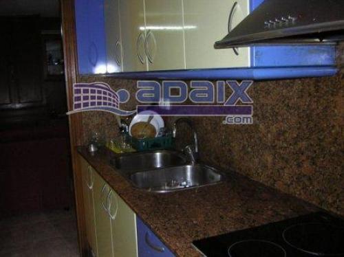 ZONA: PEP VENTURA (43.497.000 Pts). Ventanas blancas de aluminio Puertas