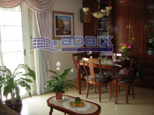 ZONA: BADALONA (52.496.000 Pts). Suelo de gres Ventanas blancas Puertas