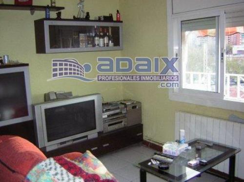 ZONA: SANTO CRISTO (35.664.000 Pts). Suelo de gres Ventanas blancas