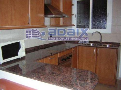 ZONA: SISTRELLS (37.769.000 Pts). Suelo de parket Puertas de halla