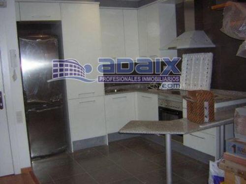 ZONA: MORERA (37.997.000 Pts). Suelo de parket Cocina con todos