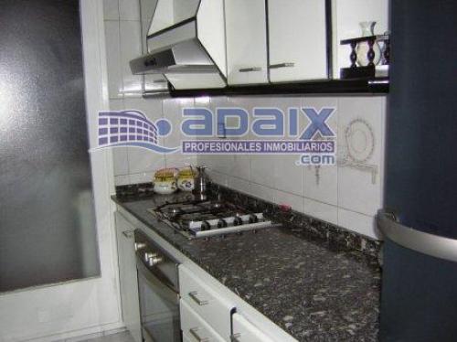 ZONA: GORG (59.496.000 Pts). Suelo de terrazo Ventanas de aluminio