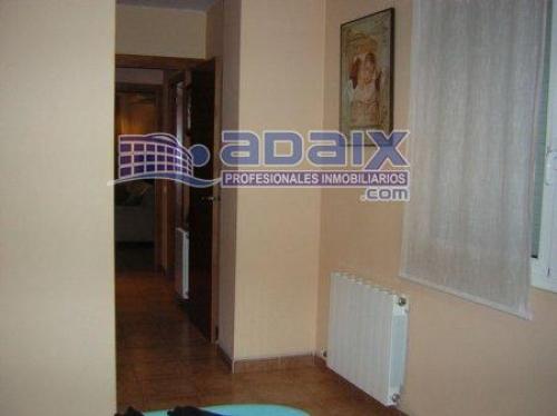 ZONA: SALUD ALTA (47.496.548 Pts). Suelo de gres Ventanas de