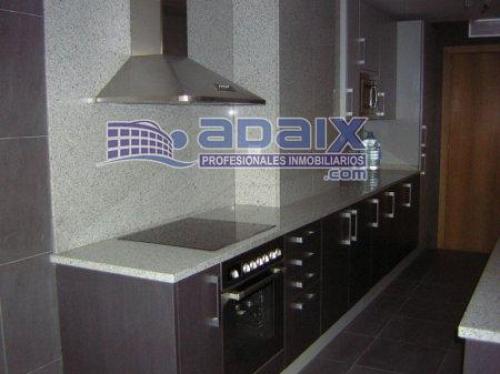 ZONA: PUERTO (82.495.000 Pts). Cocina totalmente equipada Suelo de parket