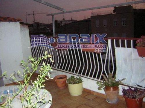 Zona: ARTIGAS. (37.500.000 pts) Suelo de gres puertas de roble