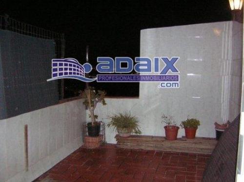 ZONA: SANTA COLOMA (27.000.000 Pts) 2 Dormitorios. Suelo Parquet. Ventanas