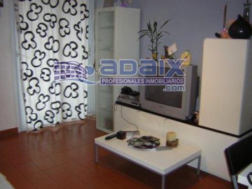 ZONA:Sistrells (38.597.00pts) Suelo de gres ventanas de aluminio blanco puertas