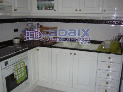 Zona: BUFALA. 40.500.000 pts. Parquet alumnio blanco puertas de embero