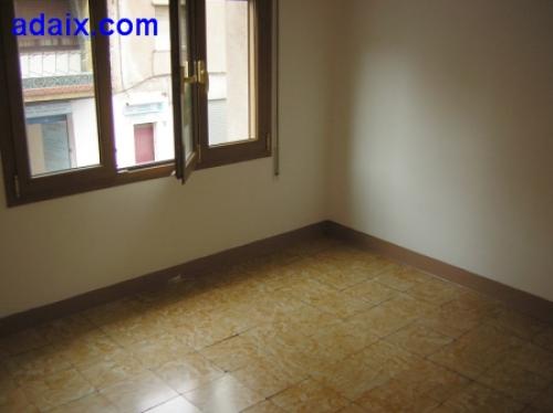 ZONA: LA SALUD. Piso amplio con patio reformelo a su