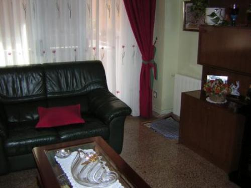 ZONA: LLOREDA. Finca de 10 años zona ideal con ascensor