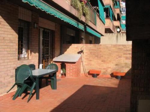 ZONA: BUFALA. En buen estado amplio y exterior con patio