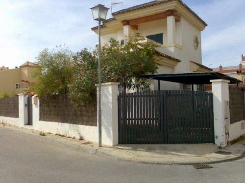 chalet independiente ideal para vivir todo el año dos plantas