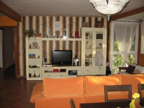 Piso en la zona de Valle Alto. Excelente comunicaciOn. Amplias