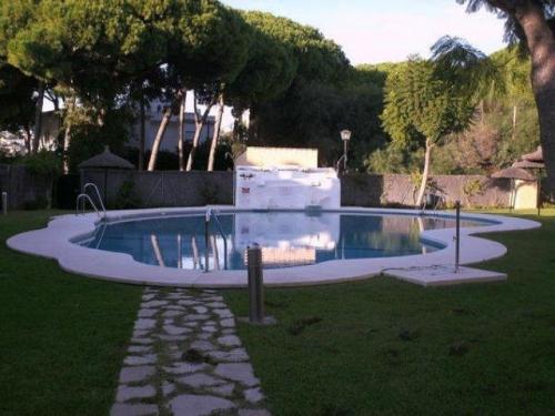 Adosado haciendo esquina en urbanizacion privada. Totalmente reformado. Suelos de