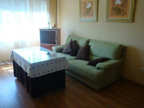 BONITO PISO EN URB. PRIVADA. 2 BAñOS COMPLETOS UNO DE