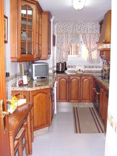 PRECIOSO. 2 BAñOS COMPELTOS UNO DE ELLOS CON PLACA DE