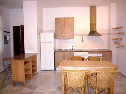 NUEVO AMPLIO COCINA AMUEBLADA A/A TOTALMENTE AMUEBLADO TODO EXTERIOR BUENA