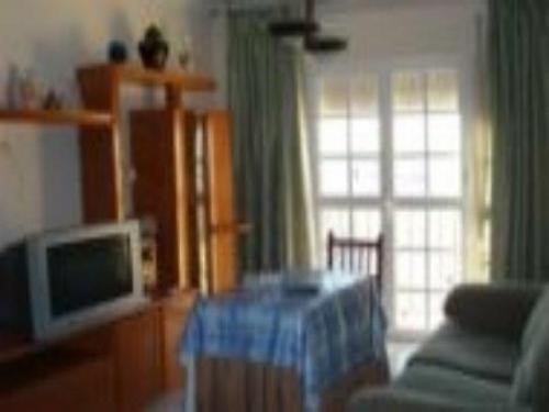 AMPLIO LUMINOSO ASCENSOR BALCONES TOTALMENTE AMUEBLADO CERCA DE LA ESTACION