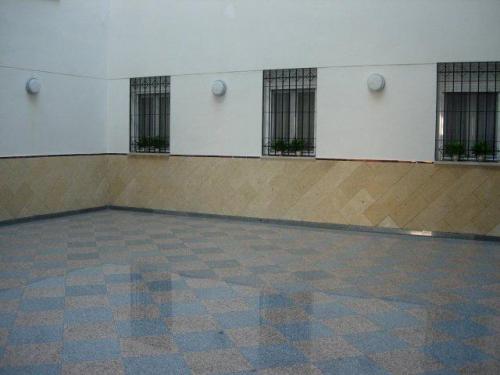 NUEVO Y REFORMADO. 3 DORMITORIOS CONVERTIDOS EN 2 COCINA AMUEBLADA.