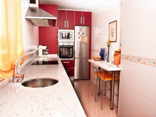 PRECIOSO PISO EN EL CENTRO. TOTALMENTE AMUEBLADO. ASCENSOR 2 DORMITORIOS