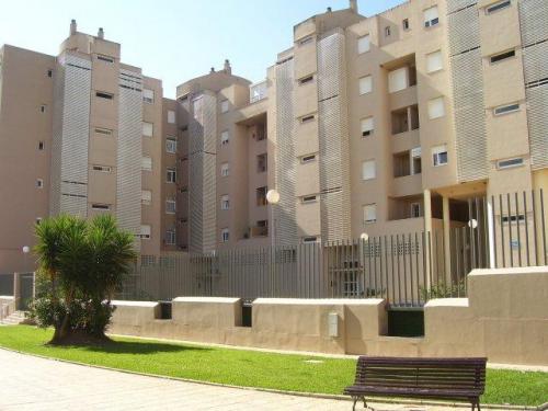 PRECIOSO PISO EN ZONA HIPERCOR. COCINA AMUEBLADA CON ELECTRODOMESTICOS TERRAZA