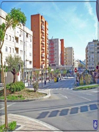 ESTUPENDO PISO EN EL CENTRO. CERCA DE LA ESTACION Y