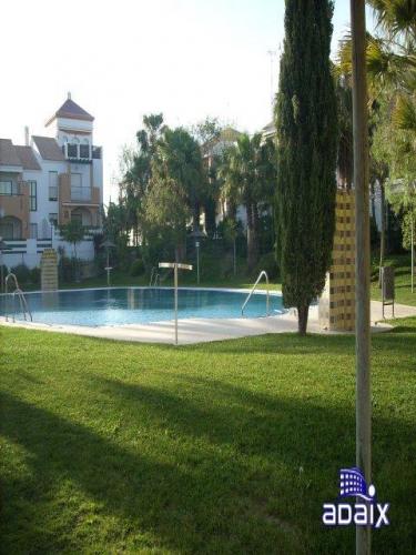 Excelente apartamento en 1 planta en urbanizacion Aldea del Coto.