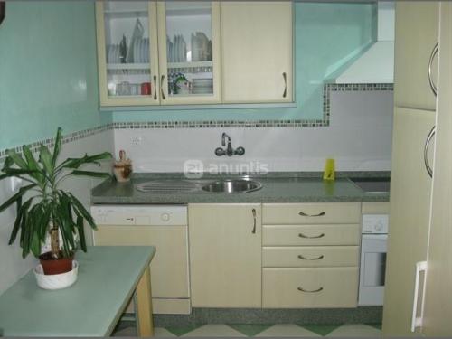 AMPLIO Y LUMINOSO. 2 BAñOS COMPLETOS. COCINA AMUEBLADA. TERRAZA. ASCENSOR.