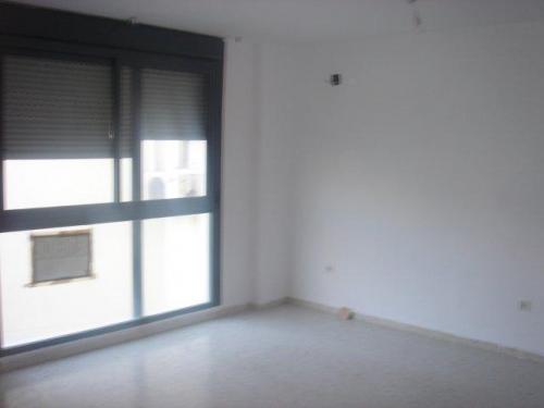 A ESTRENAR BAñO ASEO COCINA AMUEBLADA. PZ. GARAJE. SUPERMERCADOS. TIENDAS