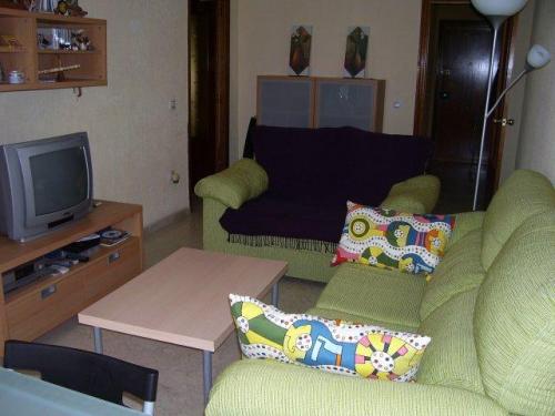 PISO EN RES. PRIVADA. TERRAZA. TOTALMENTE AMUEBLADO. CENTRO. ZONA TRANQUILA.