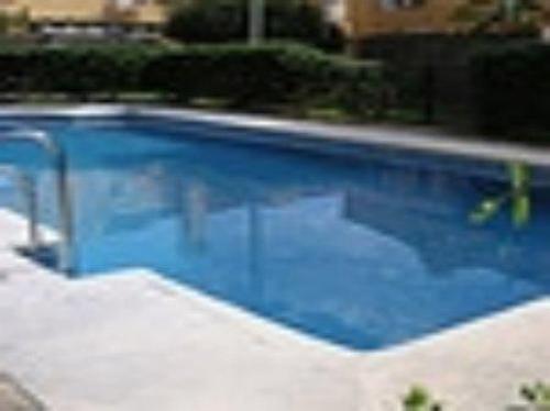 Casa totalmente amueblada de 3 plantas en urbanizacion a pie