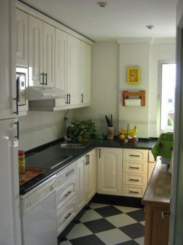 Piso de 3 dormitorios cocina amueblada con electrodomesticos salOn-comedor