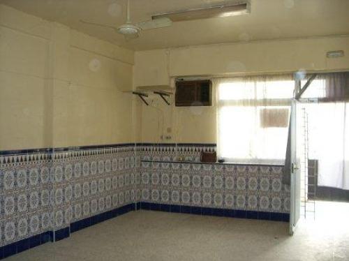 Local comercial de 75m2 mas 19 m2 de patio. El