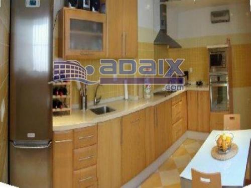 Unifamiliar de 2 plantas. Su planta baja se distribuye de