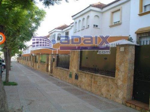 Unifamiliar de 3 dormitorios salOn cocina 2 baños patio delantero