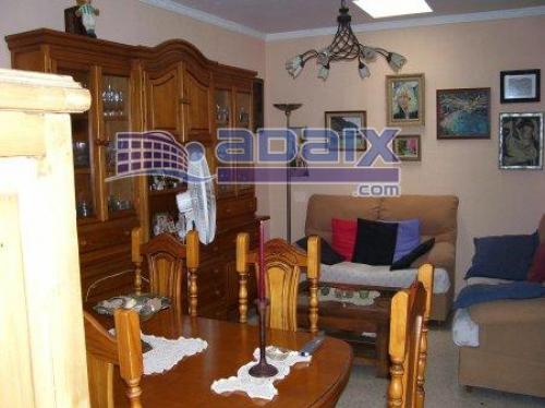 CASA DE 2 PLANTAS COCINA AMUEBLADA CON ELECTRODOMeSTICOS SALON-COMEDOR MUY