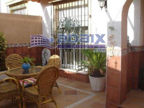 Unifamiliar de 2 plantas. Su planta baja consta de cuarto