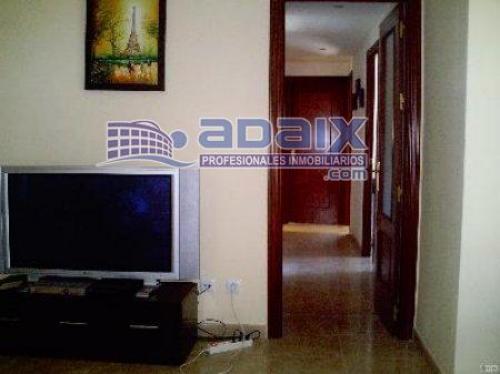 Piso de cuatro dormitorios cocina amueblada dos cuartos de baños(