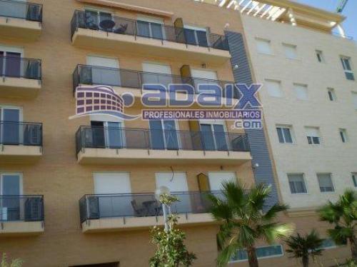 Bonito piso de nueva construcciOn tres dormitorios con armarios empotrados