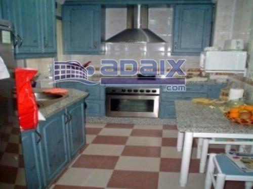 El inmueble se distribuye en distribuidor de entrada 3 amplios