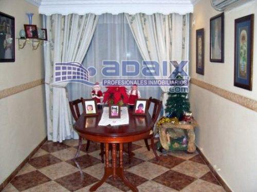 Piso de tres dormitorios en Vallesequillo I. A sus alrededores