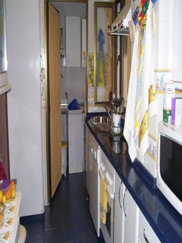 AMPLIO PISO EN EL CENTRO. 2 BAñOS COMPLETOS. REFORMADO. MUY