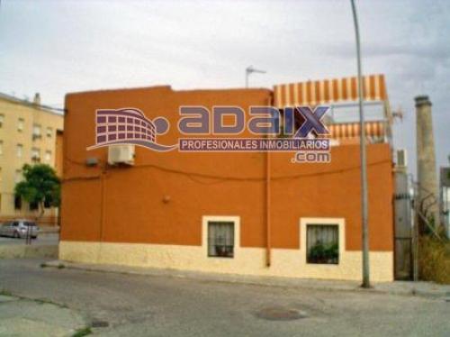 Preciosa casa de dos plantas totalmente reformada. Se encuentra en