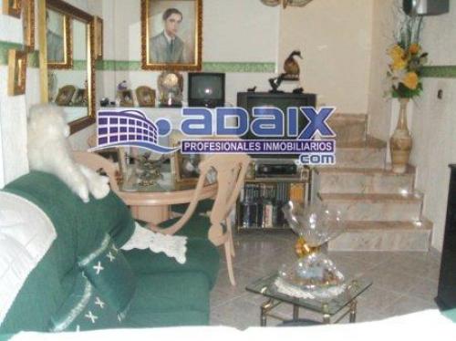 Duplex con 2 plantas mas azotea privada posee una cocina