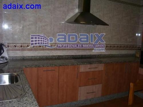 CASA MUY AMPLIA 2 PLANTAS PLANTA BAJA TOTALMENTE REFORMADA COCINA