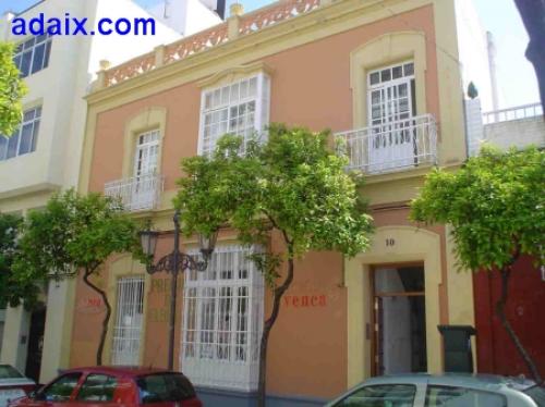 Magnifica casa estilo modernista en planta primera en el centro